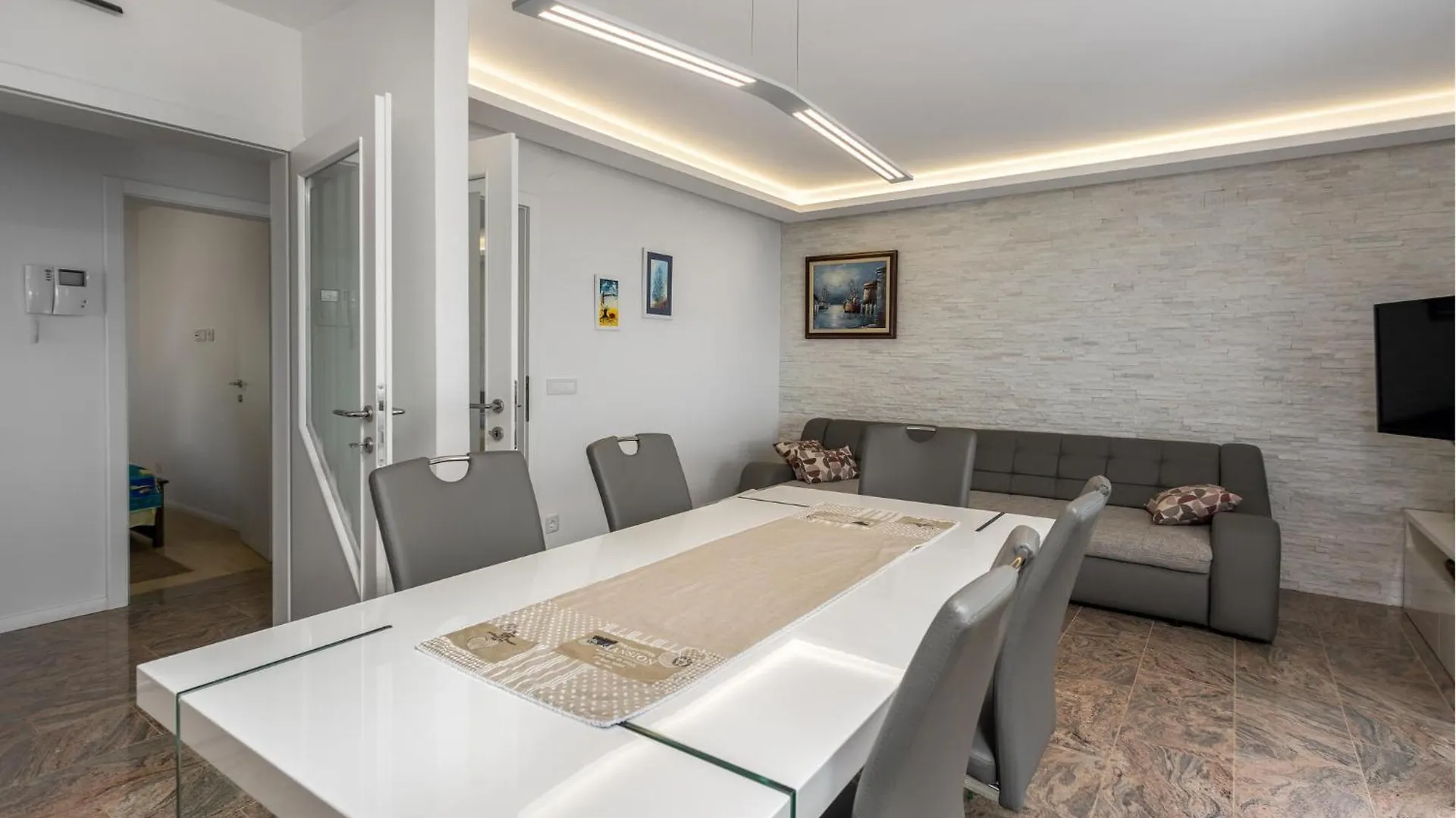 3 Bedroom Cozy Apartment In Crikvenica