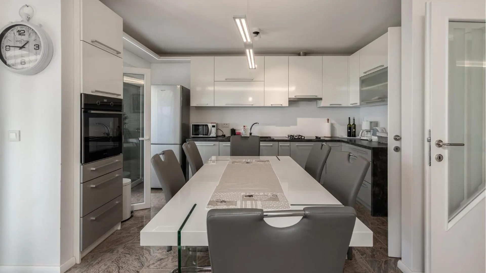 3 Bedroom Cozy Apartment In Crikvenica