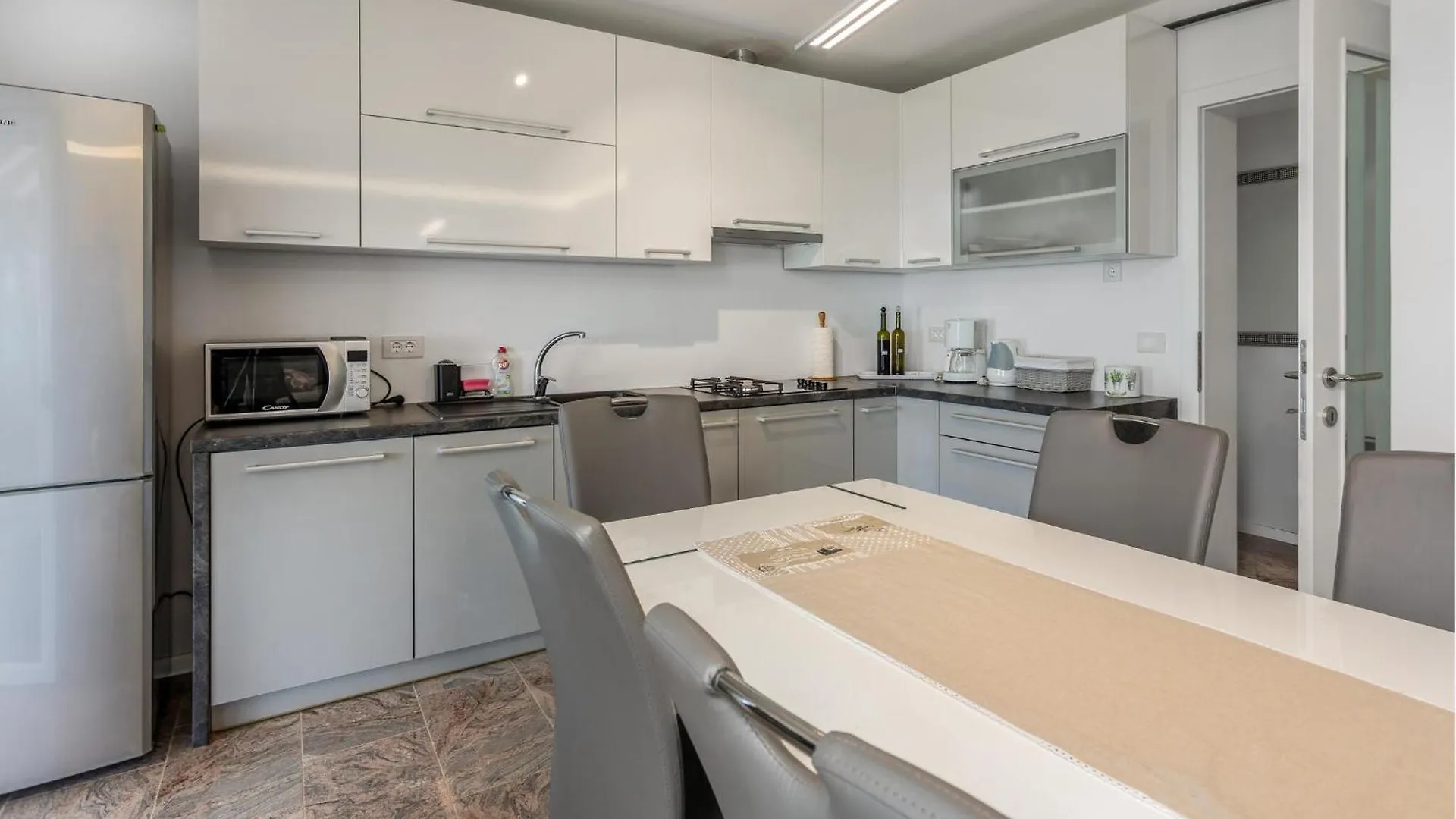 3 Bedroom Cozy Apartment In Crikvenica