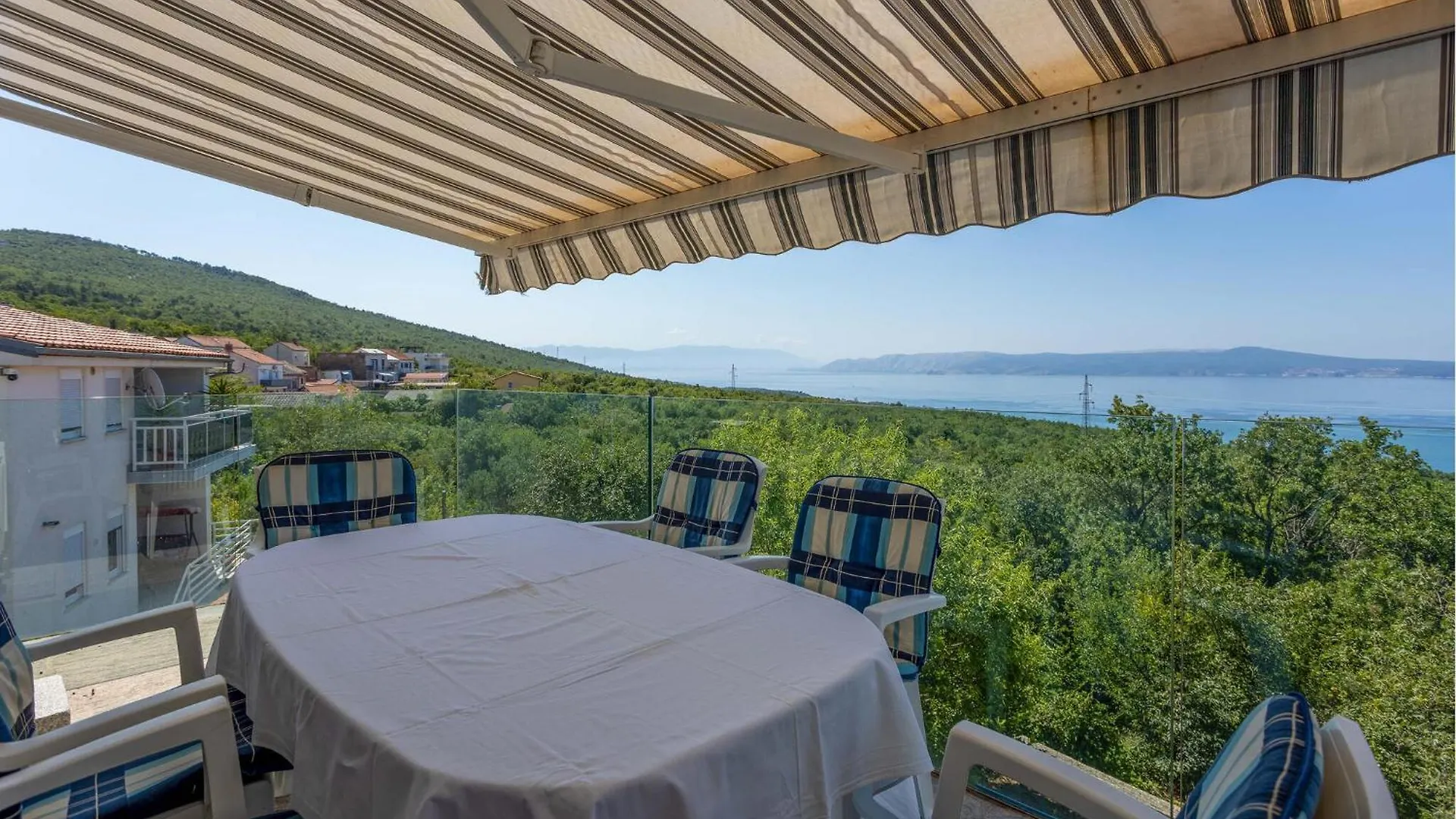 3 Bedroom Cozy Apartment In Crikvenica