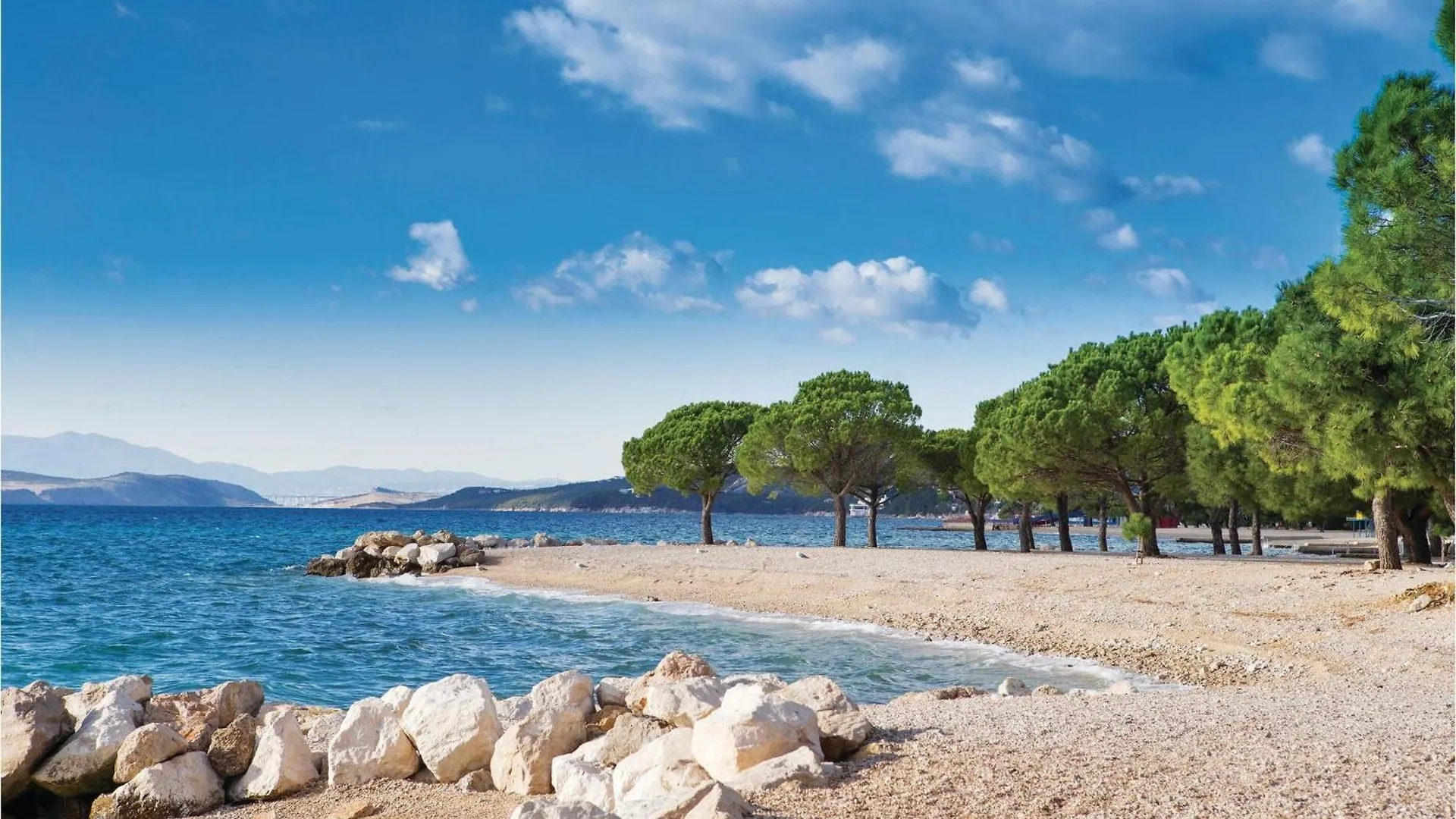 3 Bedroom Cozy Apartment In Crikvenica 0*,